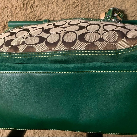 Coach vintage soho Turnlock green Signature Shoulder Bag with 